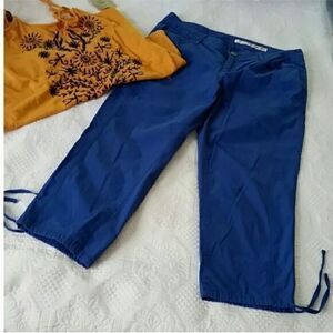 3/$15 DKNY Jeans Royal Blue Crop Pants‎ size 10